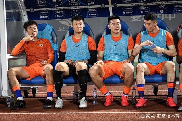 加拿男篮赢得八连胜，多尔特与沃克合力大显身手
