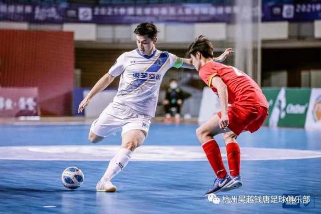 焦泊乔的成长故事：从艰难童年到篮球新星
