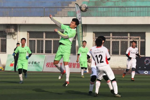 25岁霍顿塔克：从湖人新秀到欧洲核心
